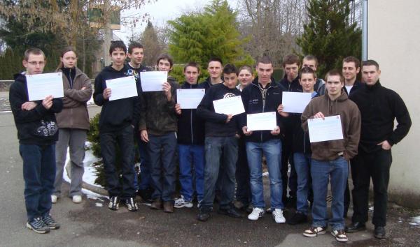 Les élèves de Bac Pro Gestion et Conduite des Chantiers Forestiers, et Gestion des Milieux Naturels et de la Faune ont reçu leur certificat PSC1.